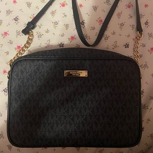 Micheal Kors Jet Set Crossbody